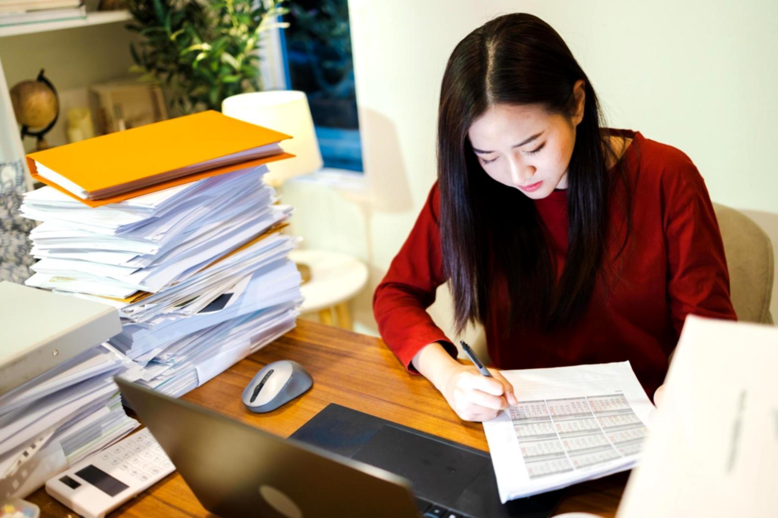 Interactive webinar session showing participant engagement and real-time market analysis